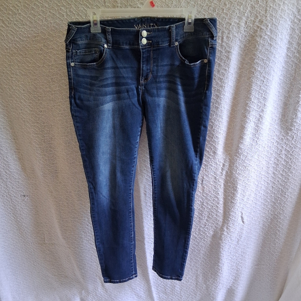 Vanity Women's Curvy Skinny Leg Jeans Blue denim size 31 Short
